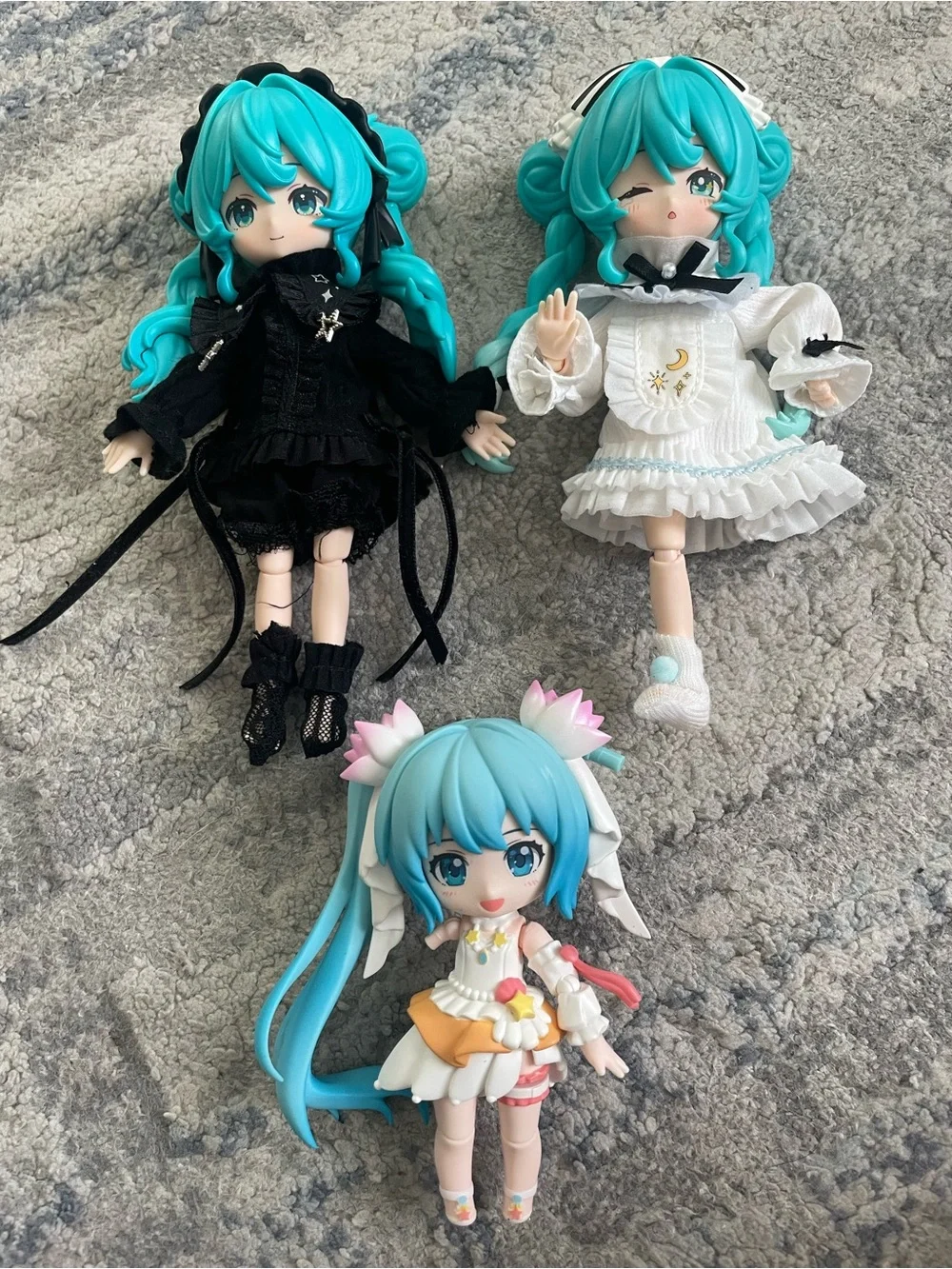 Hatsune Miku Plastic Figure Lot of 3 Mini Dolls/Figures w/ Outfits, Anime